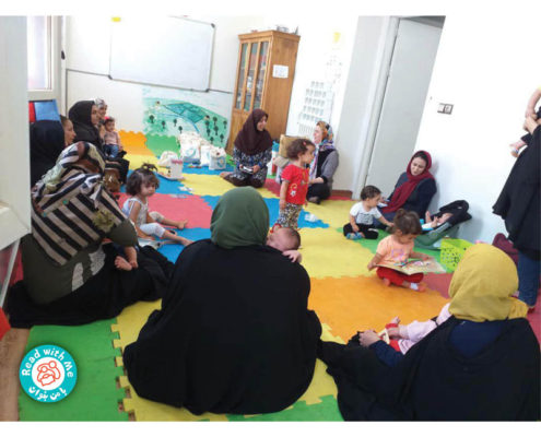 اجرای کارگاه‌هایی با محوریت کتابخوانی برای مادران و نوزادان